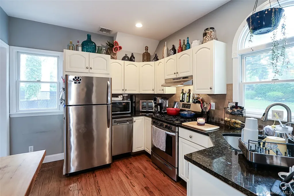 8 Dumond Place Glen Head NY 11545