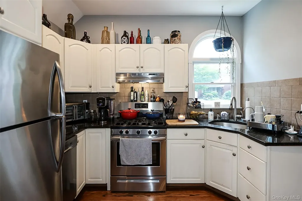 8 Dumond Place Glen Head NY 11545