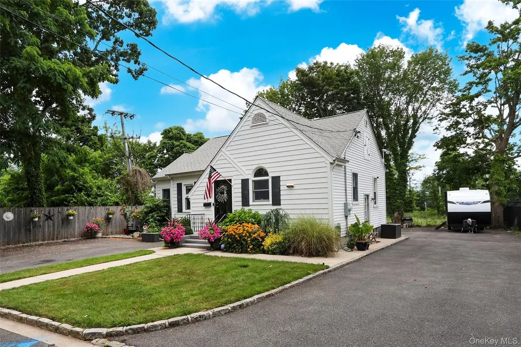 8 Dumond Place Glen Head NY 11545