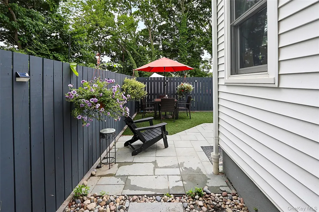 8 Dumond Place Glen Head NY 11545