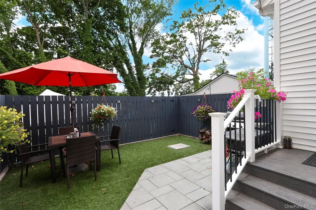8 Dumond Place Glen Head NY 11545