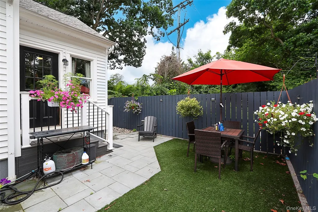 8 Dumond Place Glen Head NY 11545