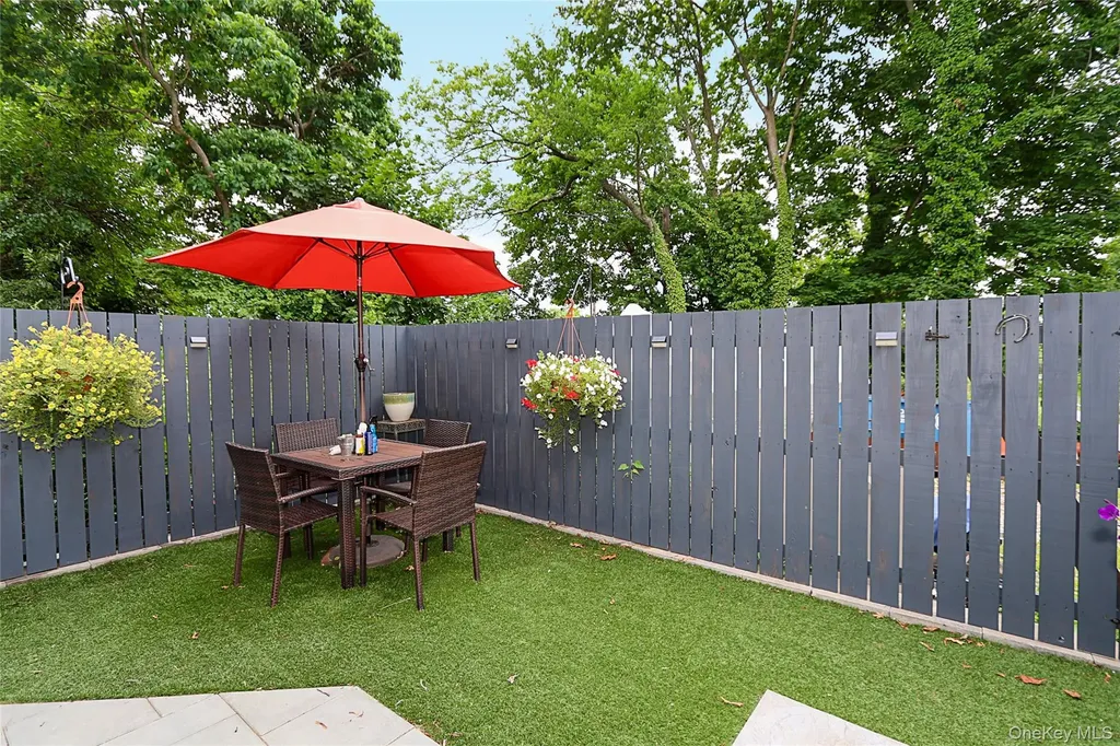 8 Dumond Place Glen Head NY 11545