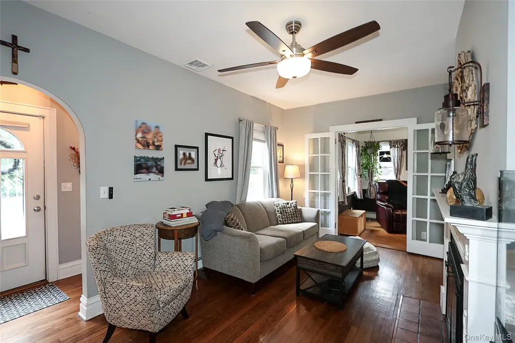 8 Dumond Place Glen Head NY 11545