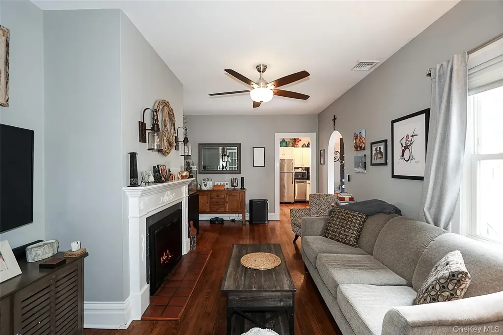 8 Dumond Place Glen Head NY 11545