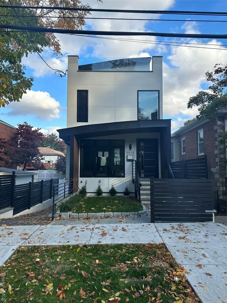 5918 Delafield Avenue Bronx NY 10471