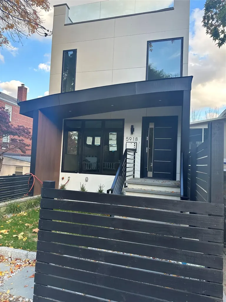 5918 Delafield Avenue Bronx NY 10471
