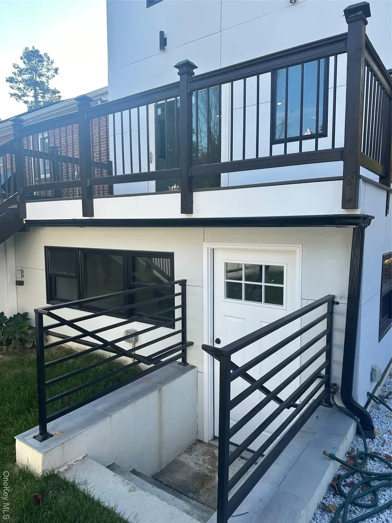 5918 Delafield Avenue Bronx NY 10471