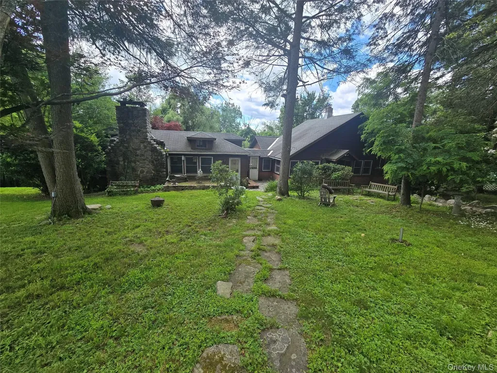 27 Maple Trail Wurtsboro NY 12790