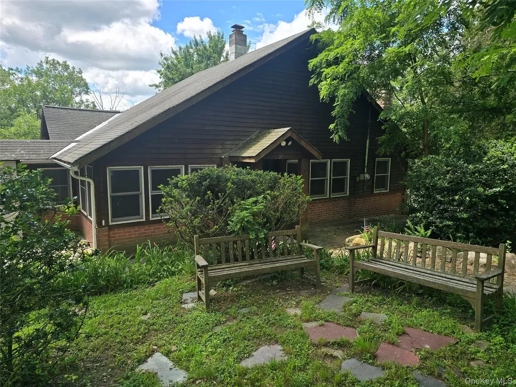 27 Maple Trail Wurtsboro NY 12790