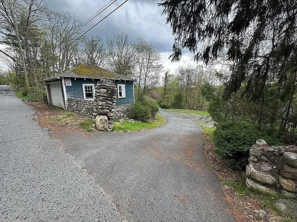 27 Maple Trail Wurtsboro NY 12790