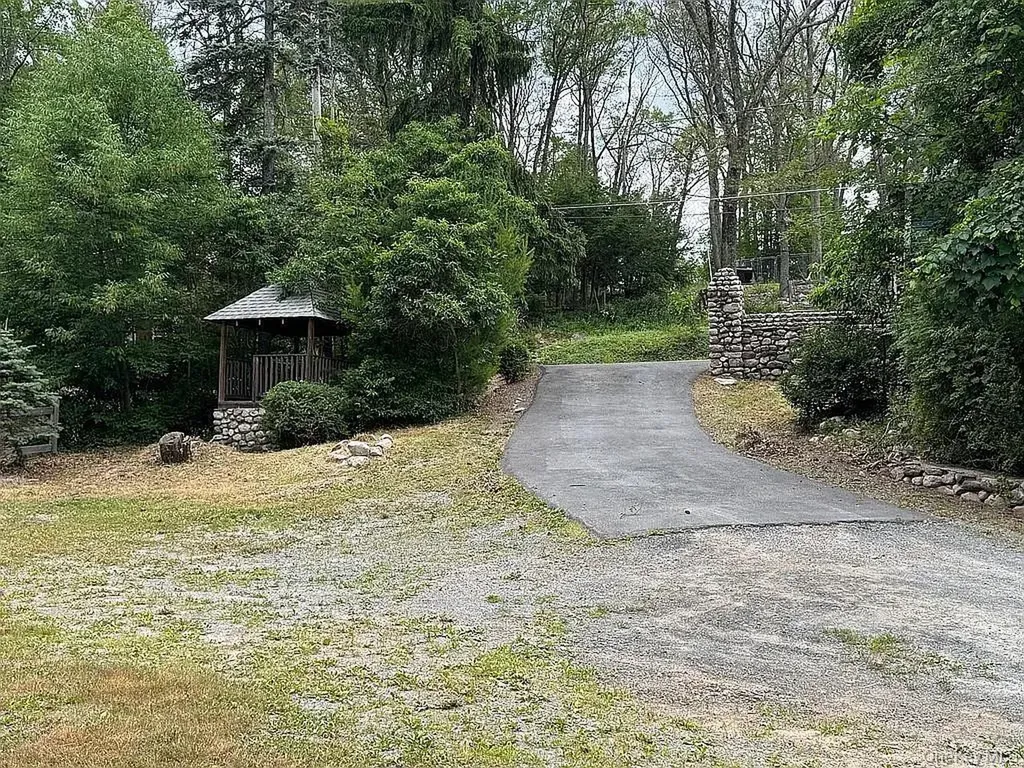 27 Maple Trail Wurtsboro NY 12790