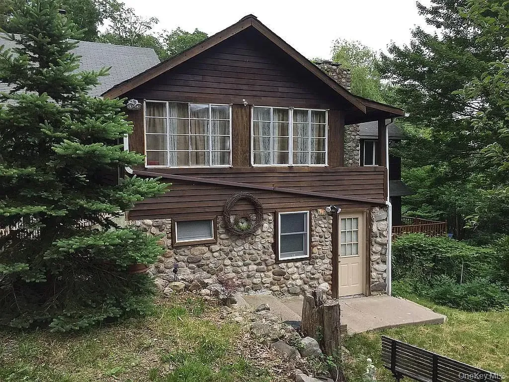 27 Maple Trail Wurtsboro NY 12790