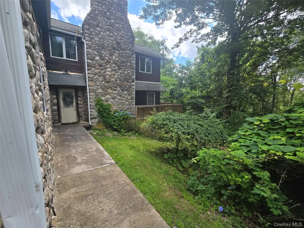 27 Maple Trail Wurtsboro NY 12790