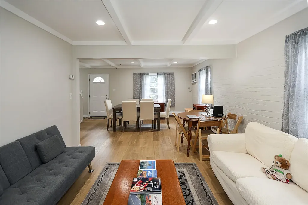 16 Primrose Lane Levittown NY 11756