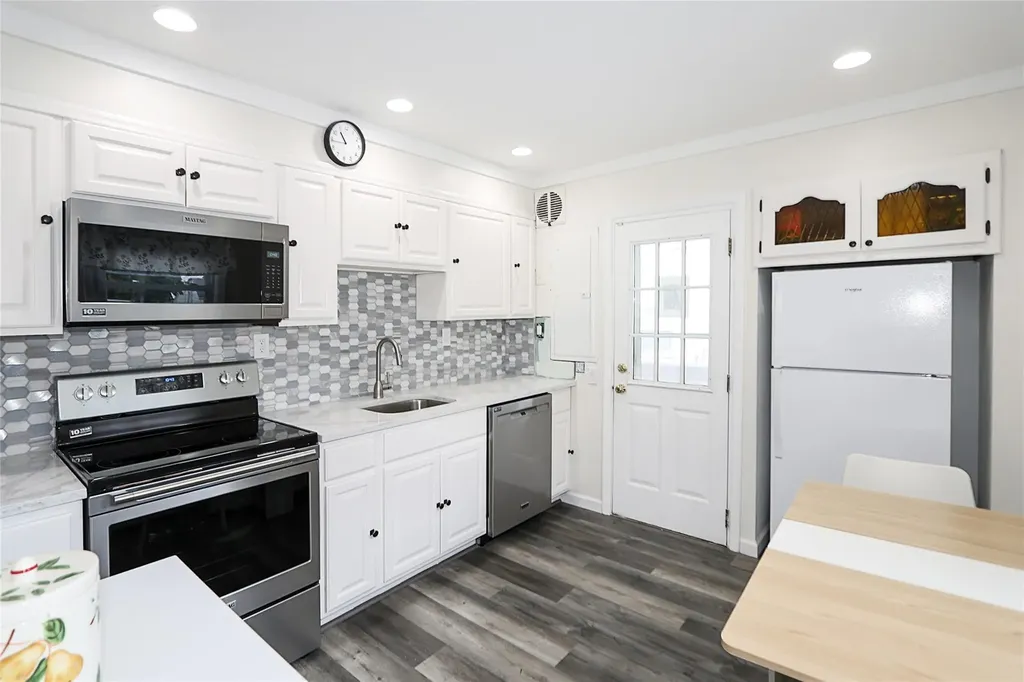 16 Primrose Lane Levittown NY 11756