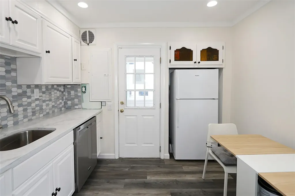 16 Primrose Lane Levittown NY 11756