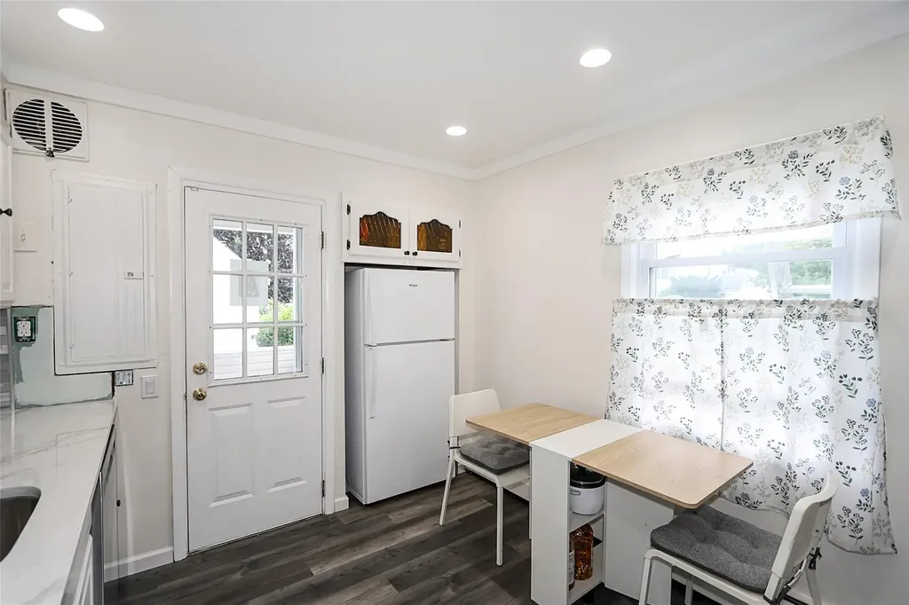 16 Primrose Lane Levittown NY 11756