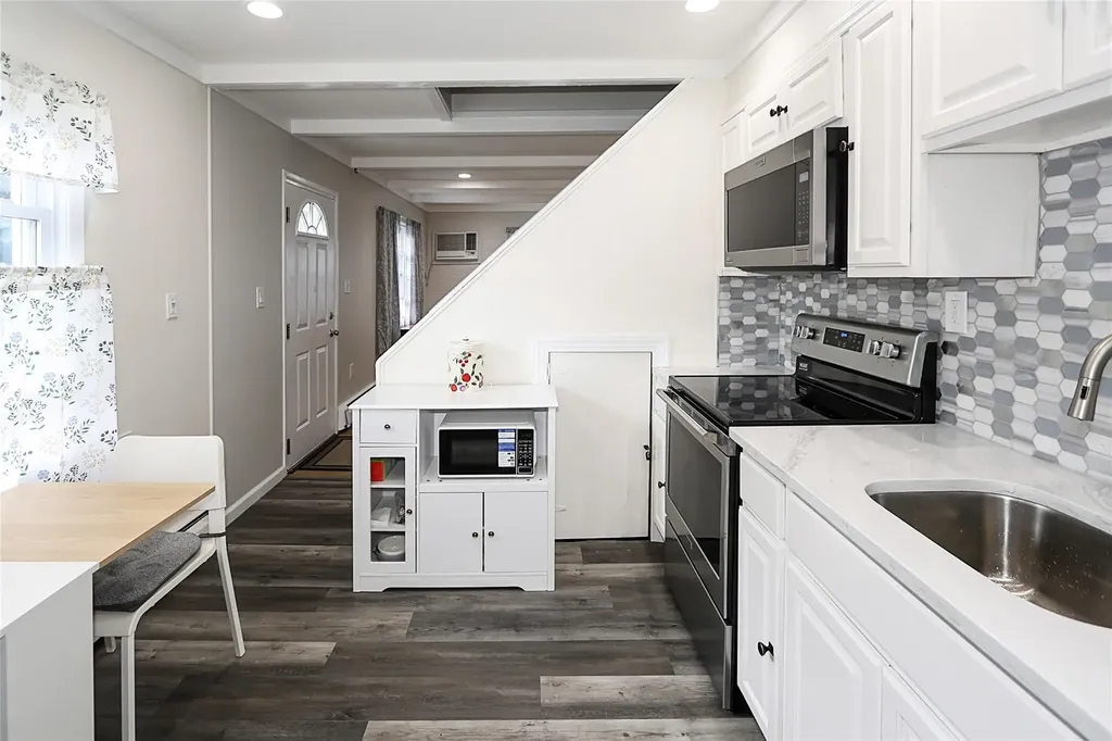 16 Primrose Lane Levittown NY 11756
