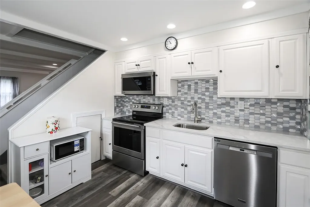 16 Primrose Lane Levittown NY 11756