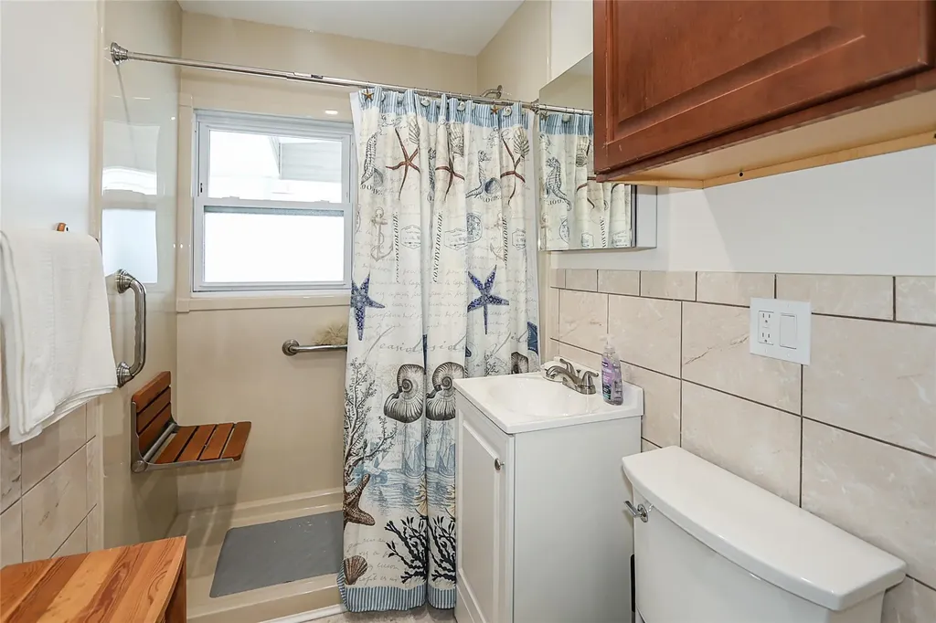 16 Primrose Lane Levittown NY 11756