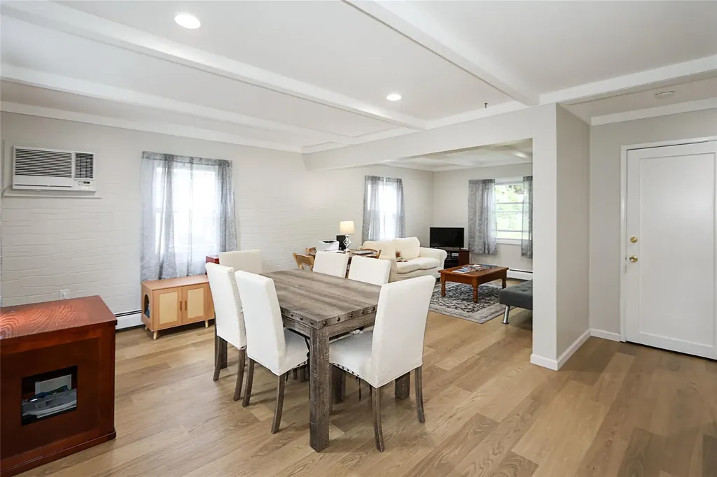 16 Primrose Lane Levittown NY 11756