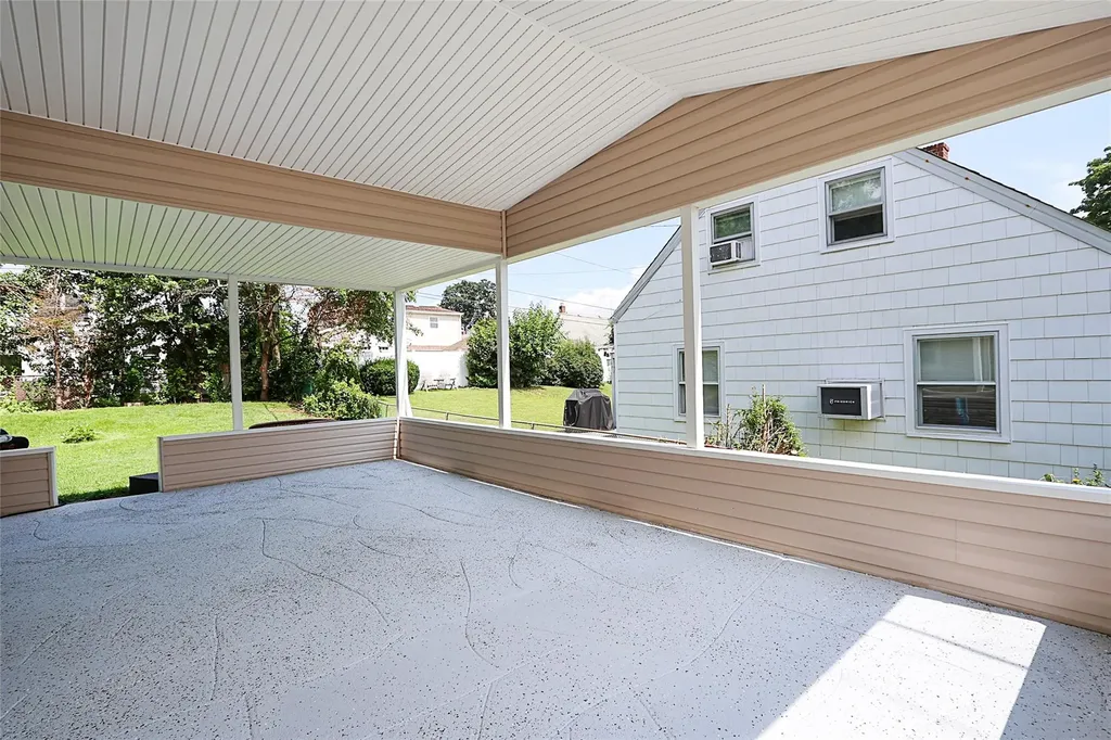 16 Primrose Lane Levittown NY 11756