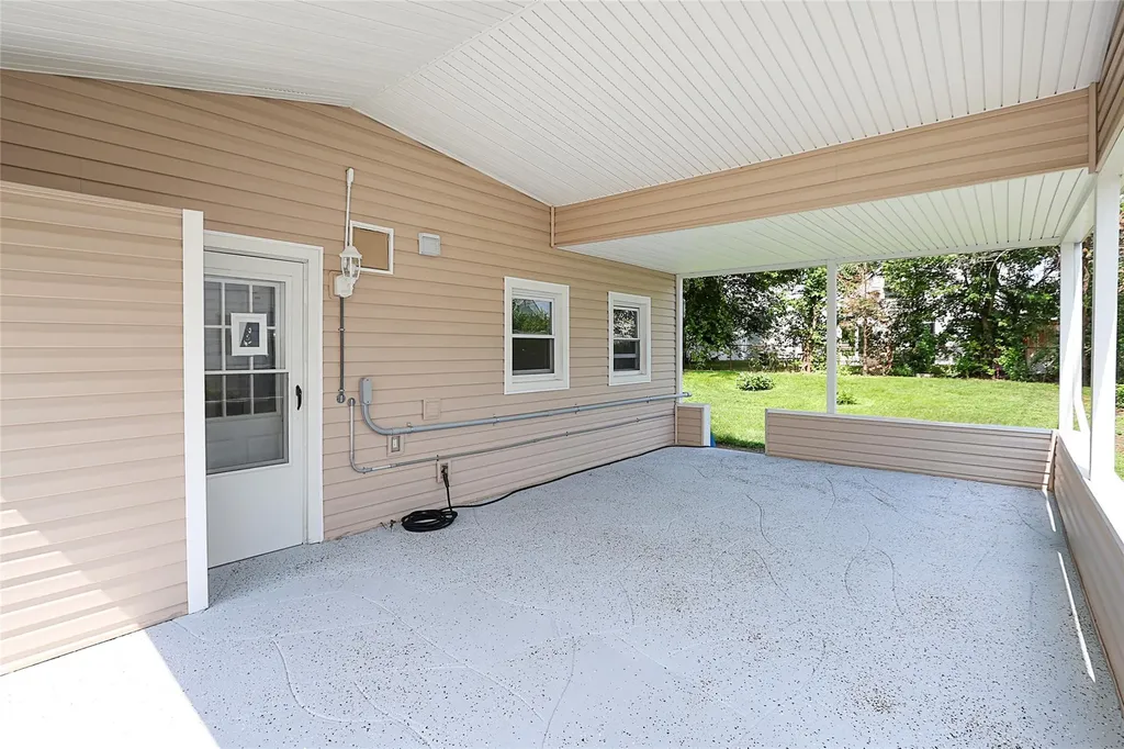 16 Primrose Lane Levittown NY 11756