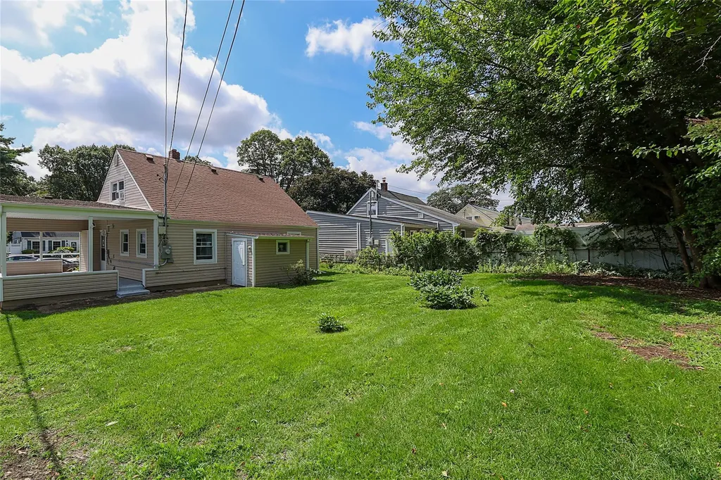 16 Primrose Lane Levittown NY 11756