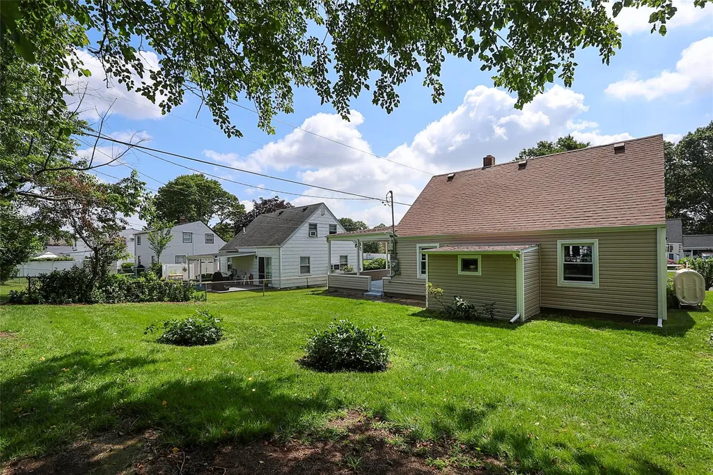 16 Primrose Lane Levittown NY 11756