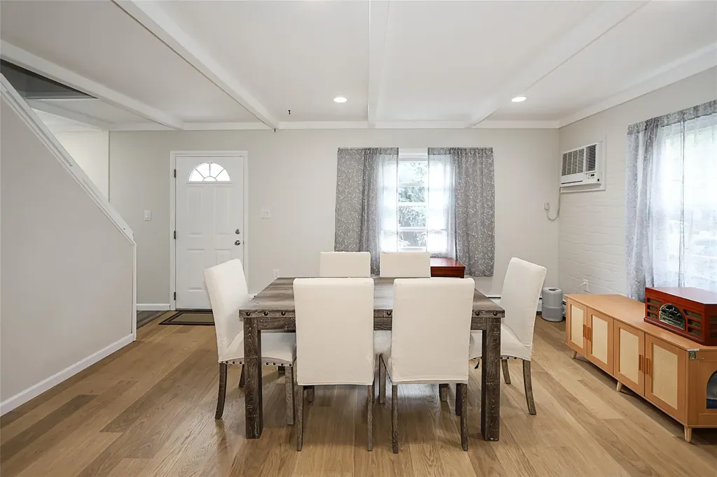 16 Primrose Lane Levittown NY 11756