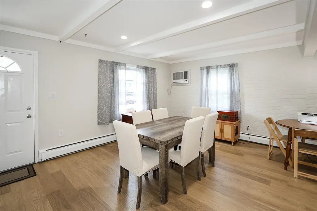 16 Primrose Lane Levittown NY 11756