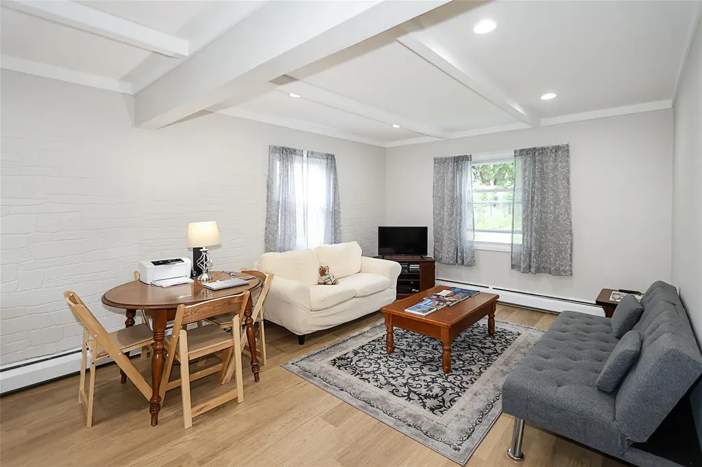 16 Primrose Lane Levittown NY 11756