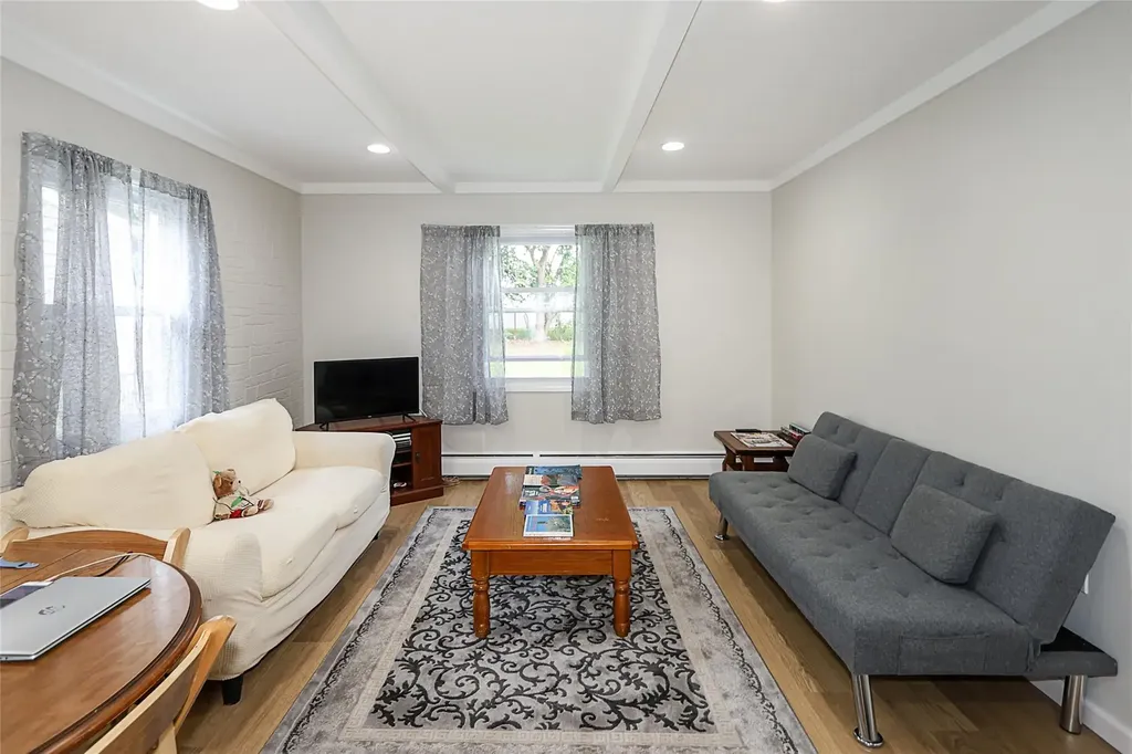 16 Primrose Lane Levittown NY 11756