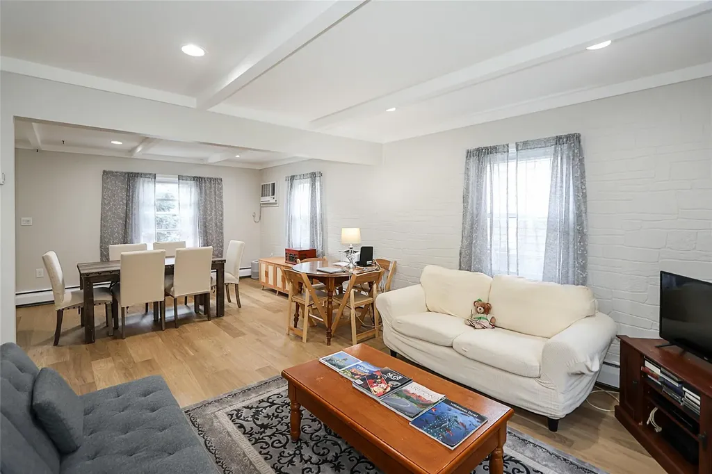16 Primrose Lane Levittown NY 11756