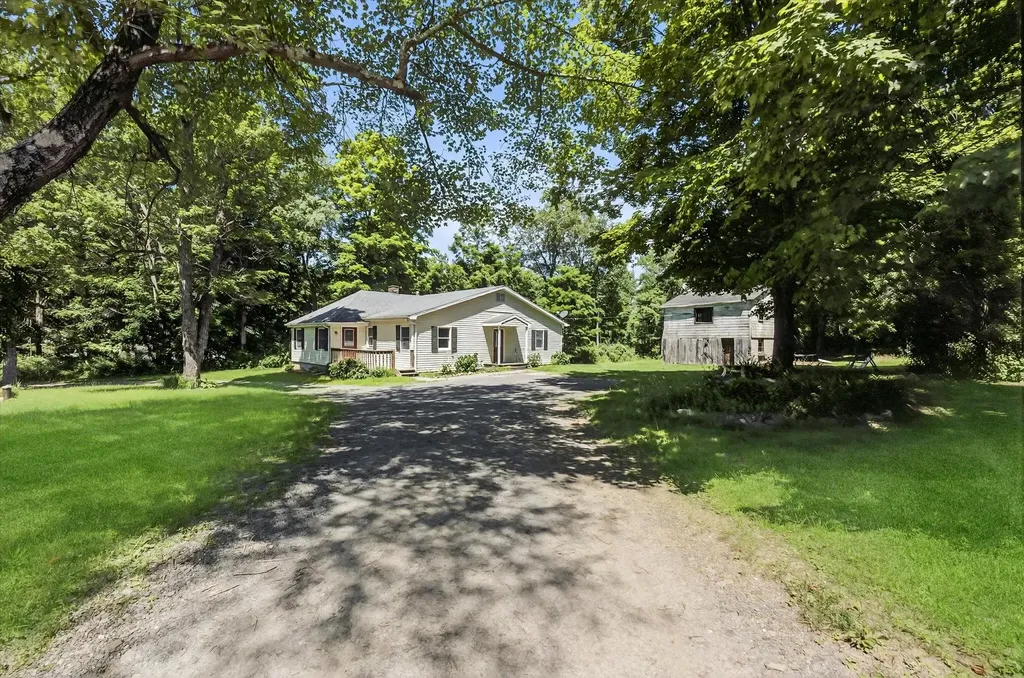 11 Tribune Lane Red Hook NY 12571