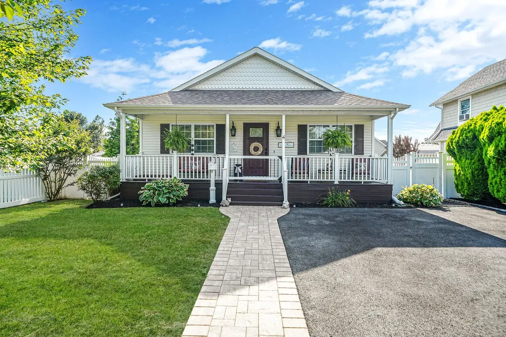 4 Ferndale Boulevard Islip NY 11751