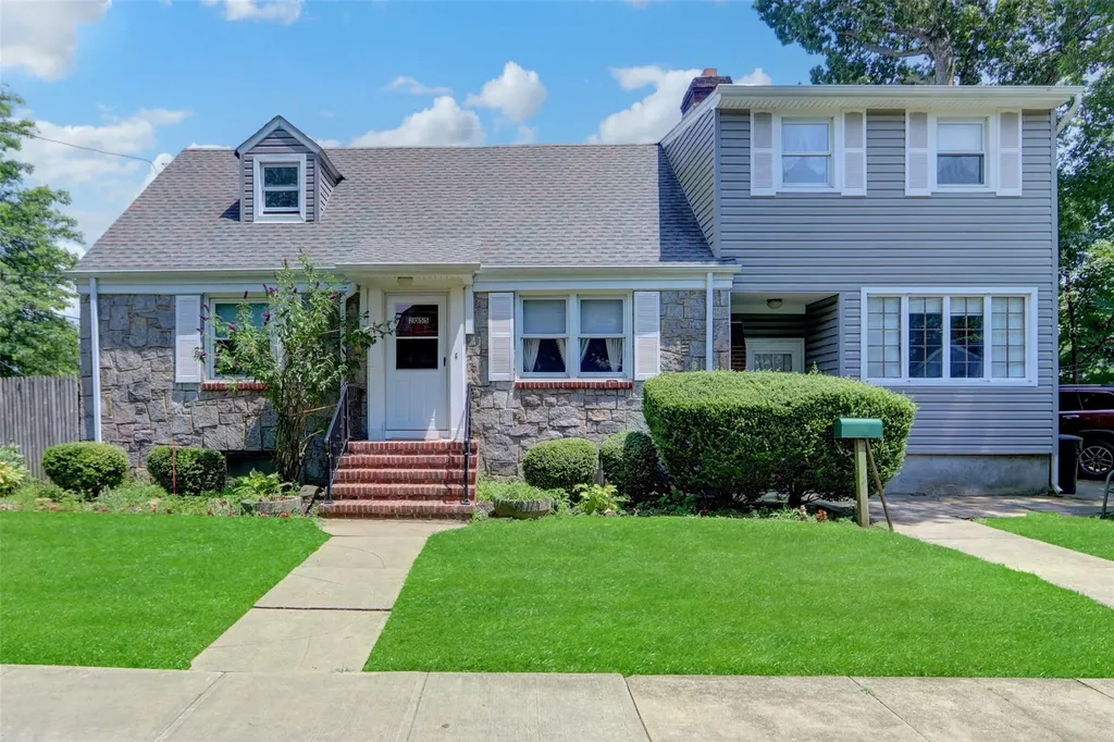 2055 Hillside Avenue Bellmore NY 11710