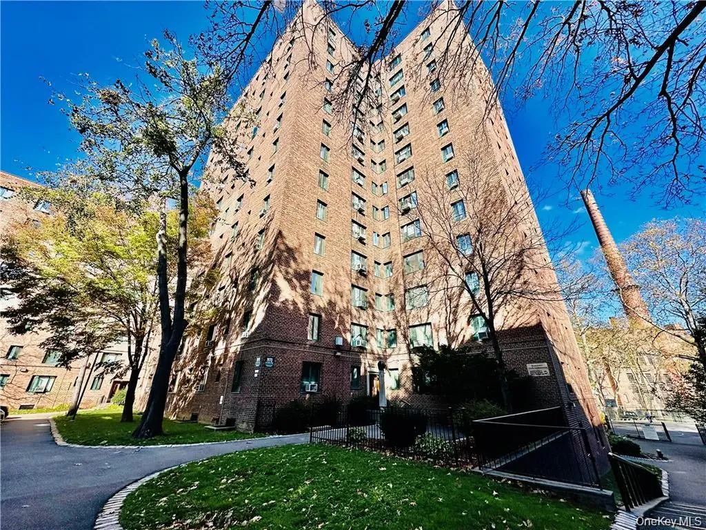 1970 E Tremont Avenue Bronx NY 10462