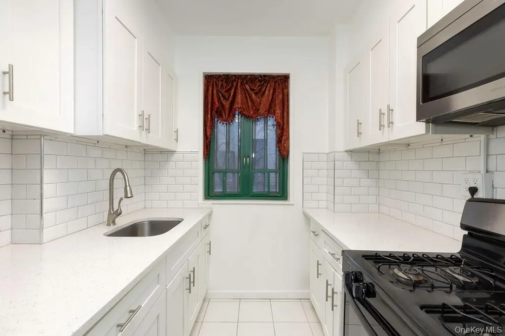 1970 E Tremont Avenue Bronx NY 10462