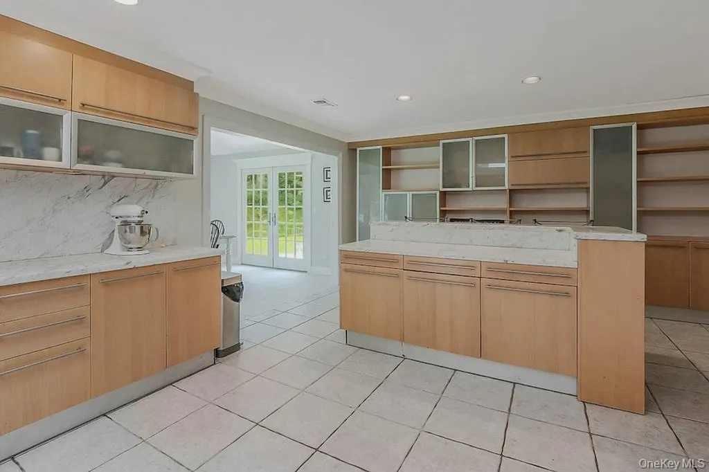 47 Sherwood Gate Oyster Bay NY 11771