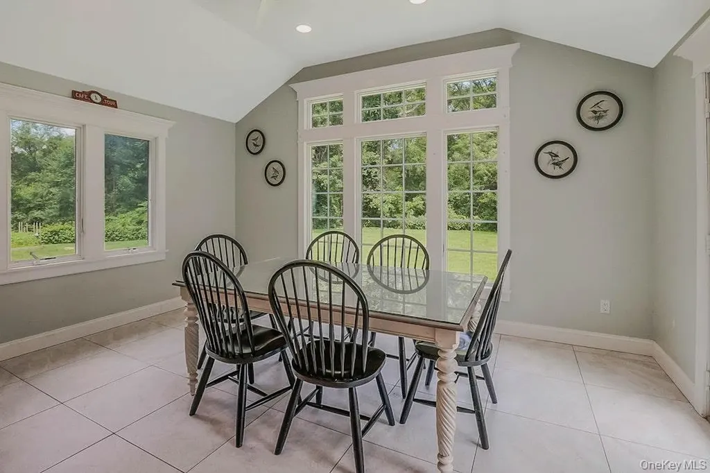 47 Sherwood Gate Oyster Bay NY 11771
