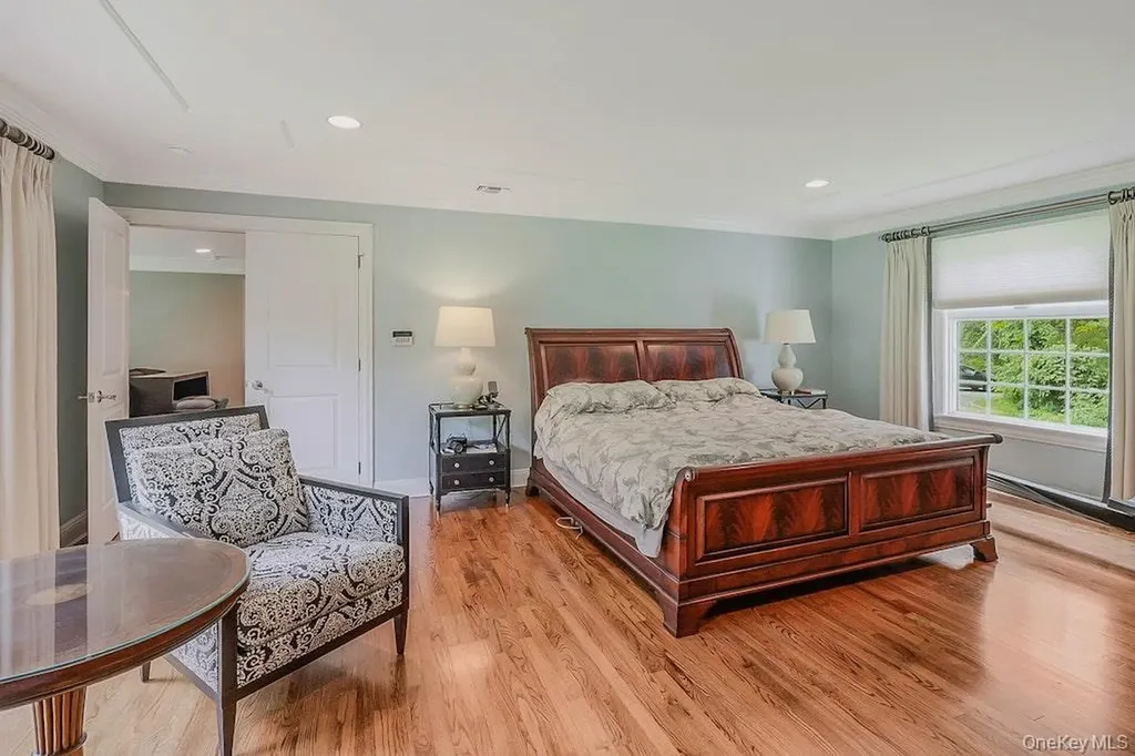 47 Sherwood Gate Oyster Bay NY 11771