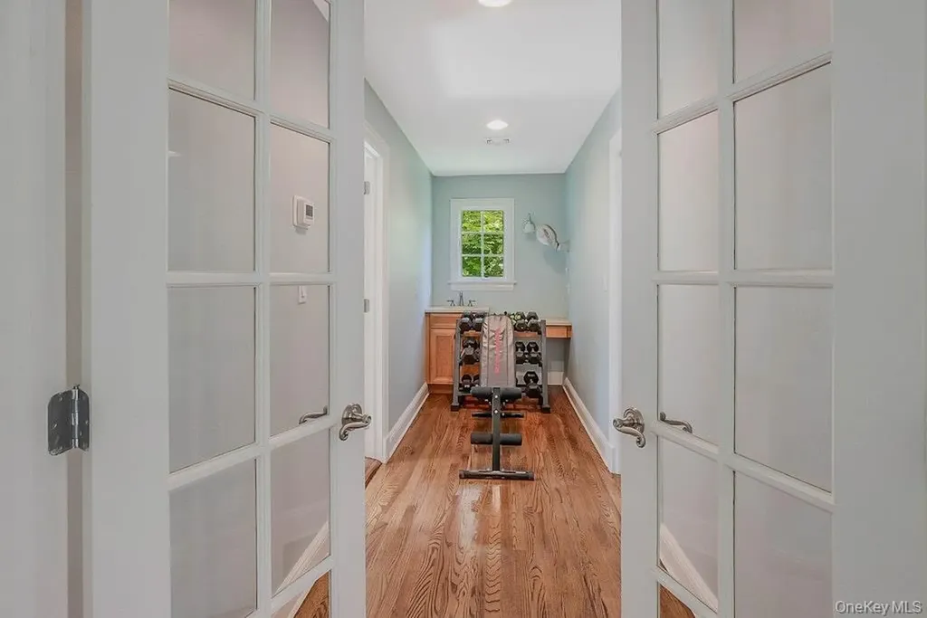 47 Sherwood Gate Oyster Bay NY 11771