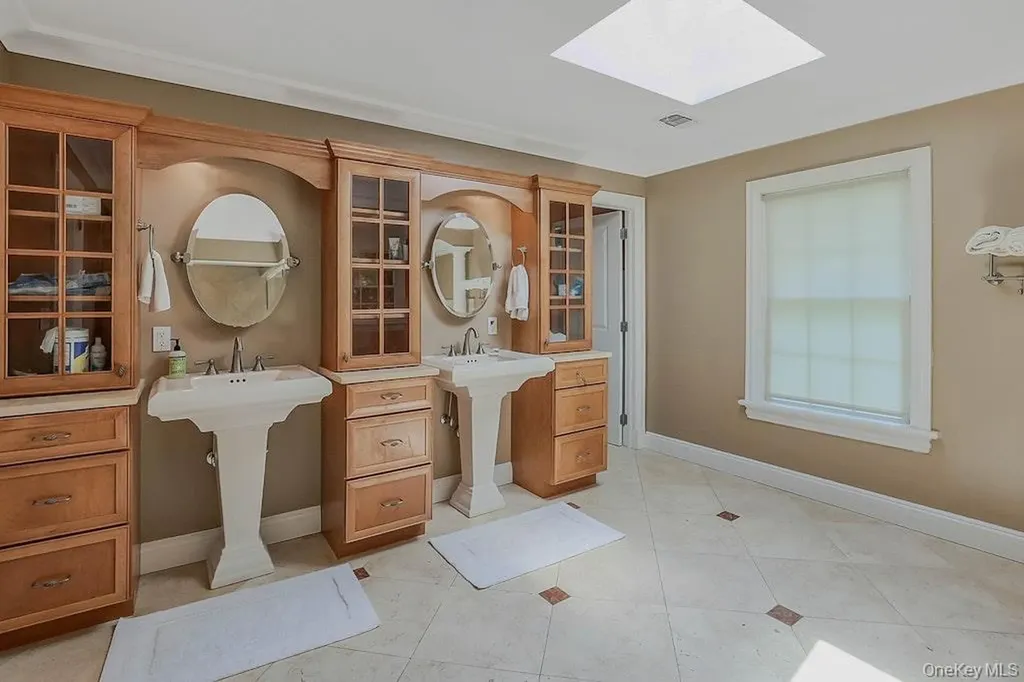 47 Sherwood Gate Oyster Bay NY 11771
