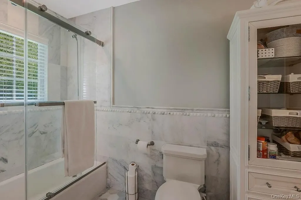 47 Sherwood Gate Oyster Bay NY 11771