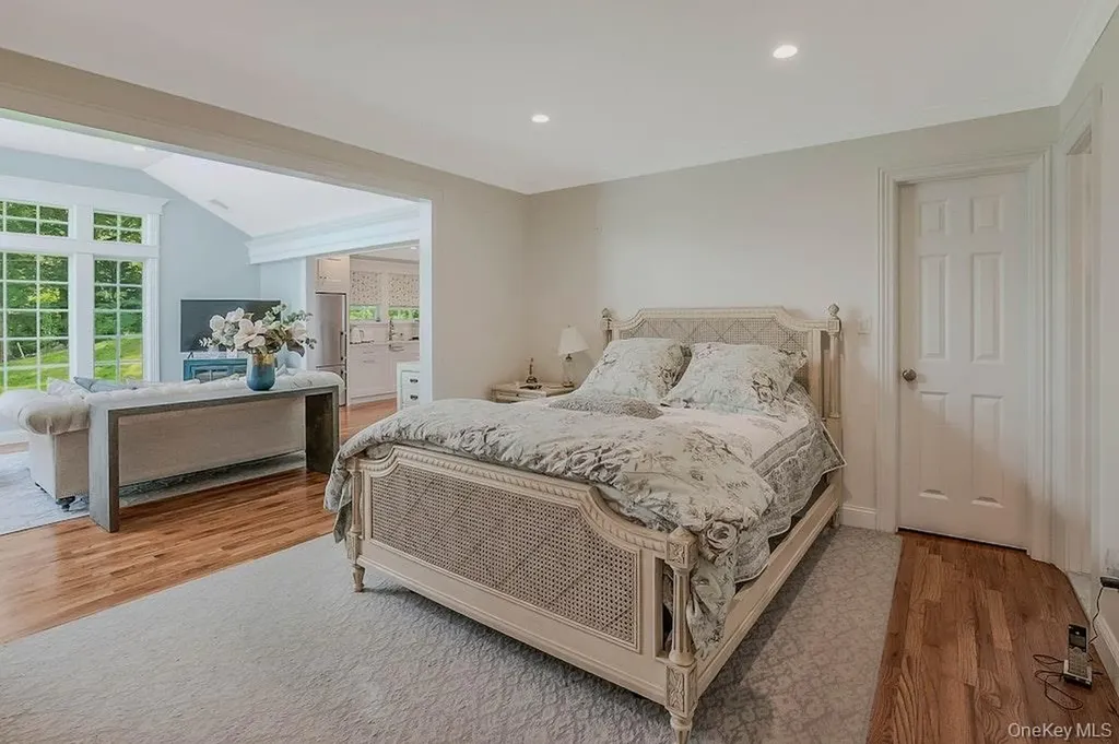 47 Sherwood Gate Oyster Bay NY 11771