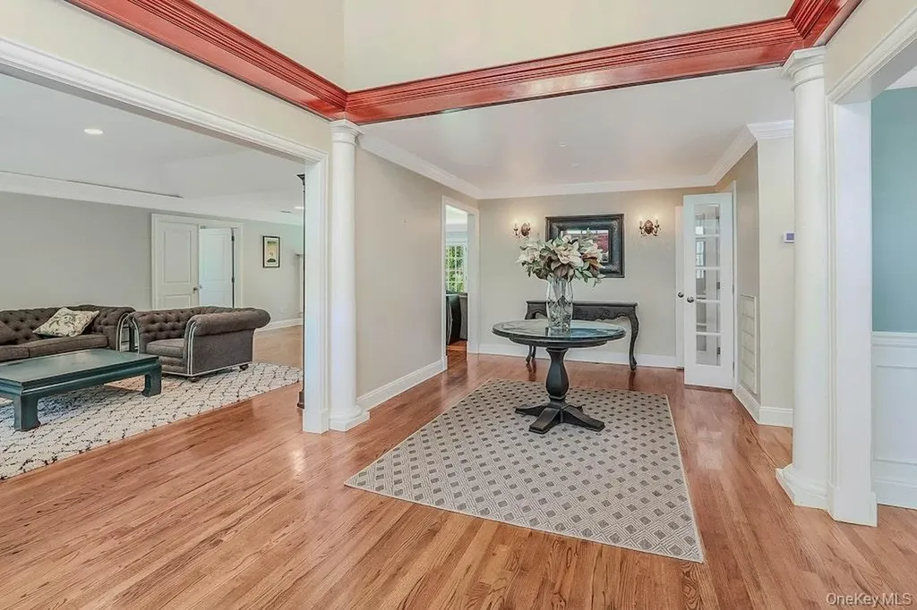 47 Sherwood Gate Oyster Bay NY 11771