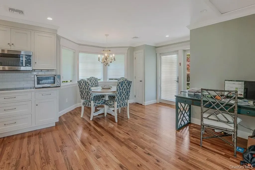 47 Sherwood Gate Oyster Bay NY 11771