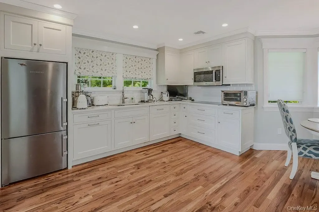 47 Sherwood Gate Oyster Bay NY 11771